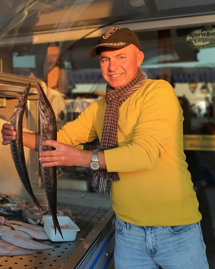 Ahmet Öz at the Şef Restaurant fish counter with the day's fish
